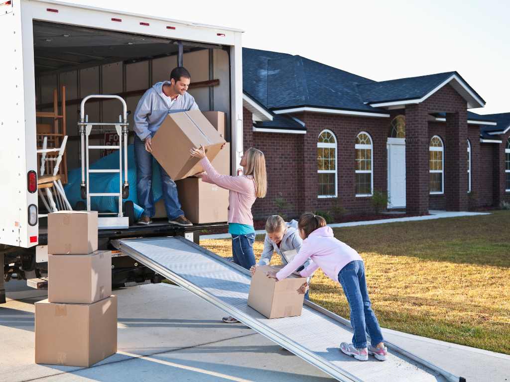 Budgeting Basics: How to Create a Financial Plan for Long Distance Movers
